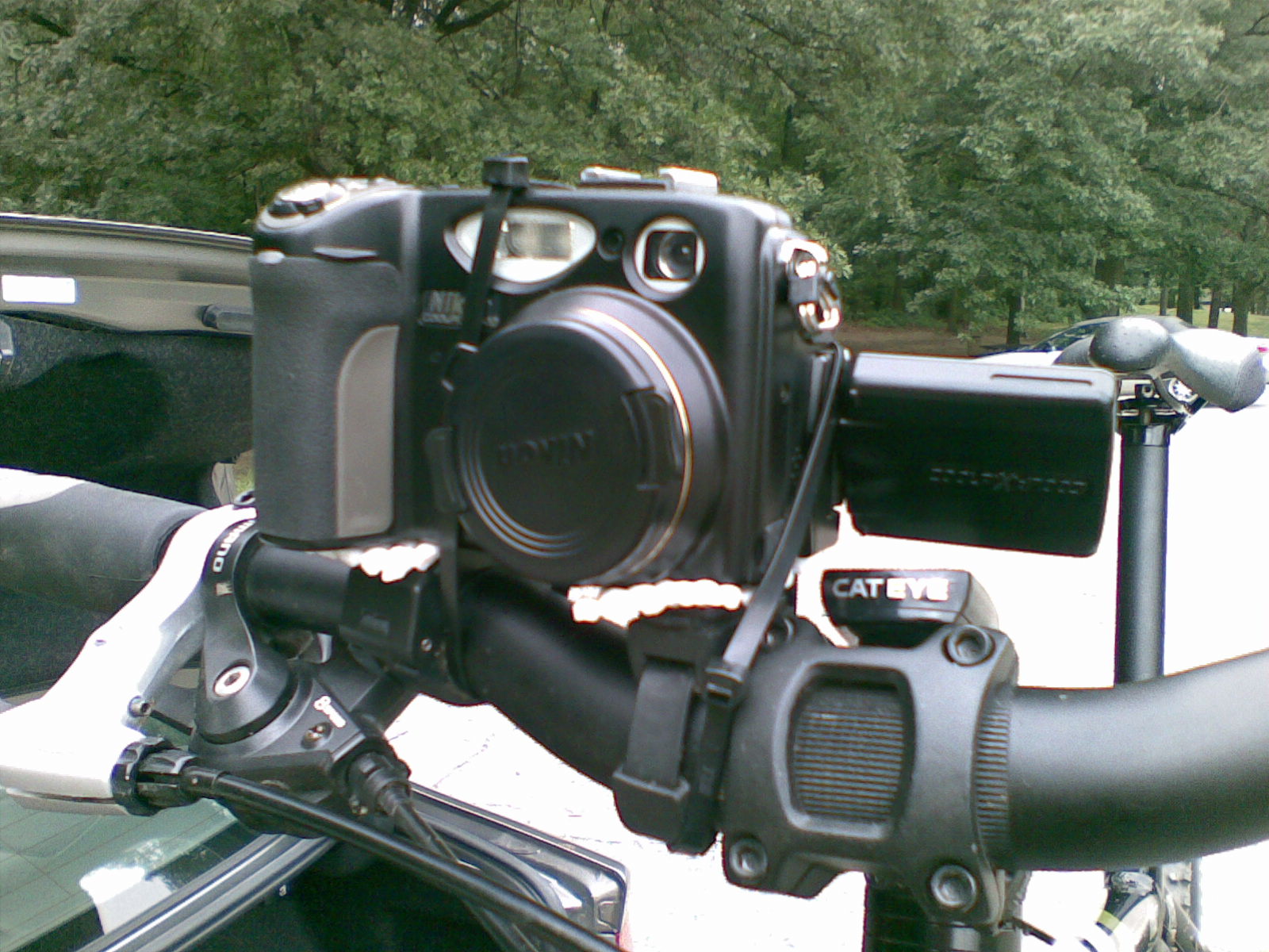 I mounted my old Coolpix 5400 on the handlebar of my bike in order to get some video of bike rides.