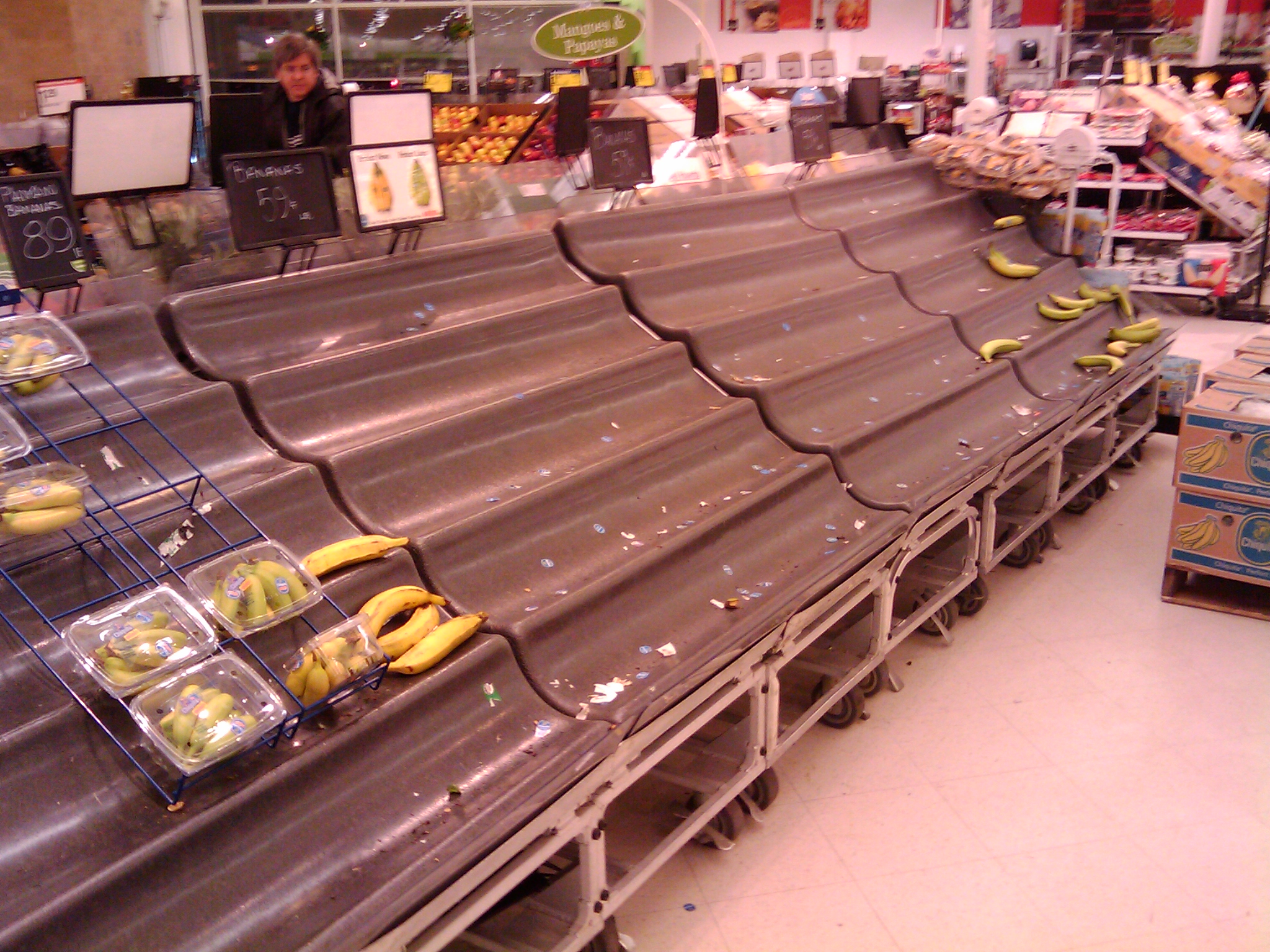 Meijer at Hayes and Hall Road (M-59) seems to be out of bananas. This disappoints me greatly.