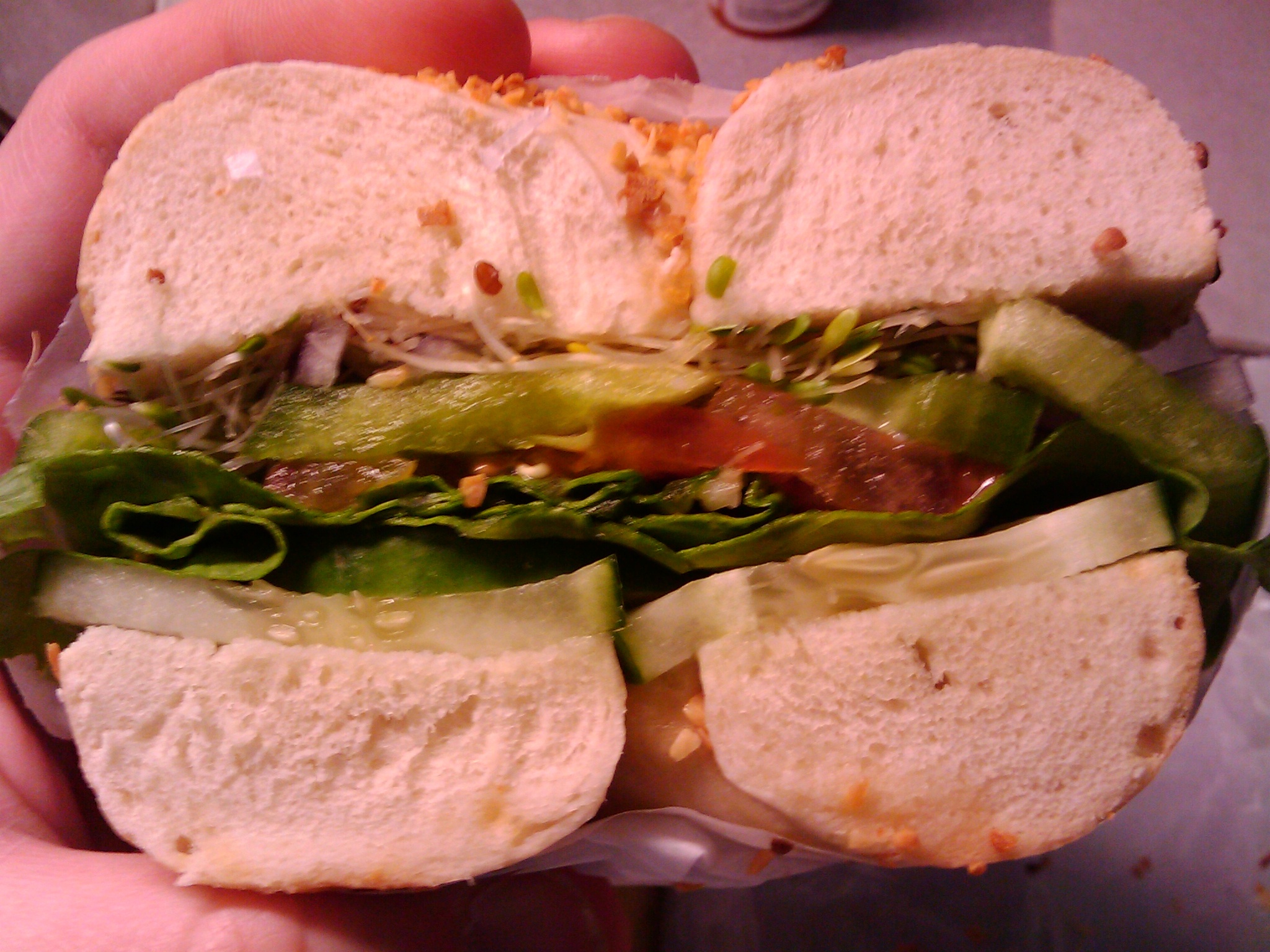 What was supposedly a Leonardo da Veggie sandwich from Brueggers' Bagels isn't. It is lacking roasted peppers and cream cheese.