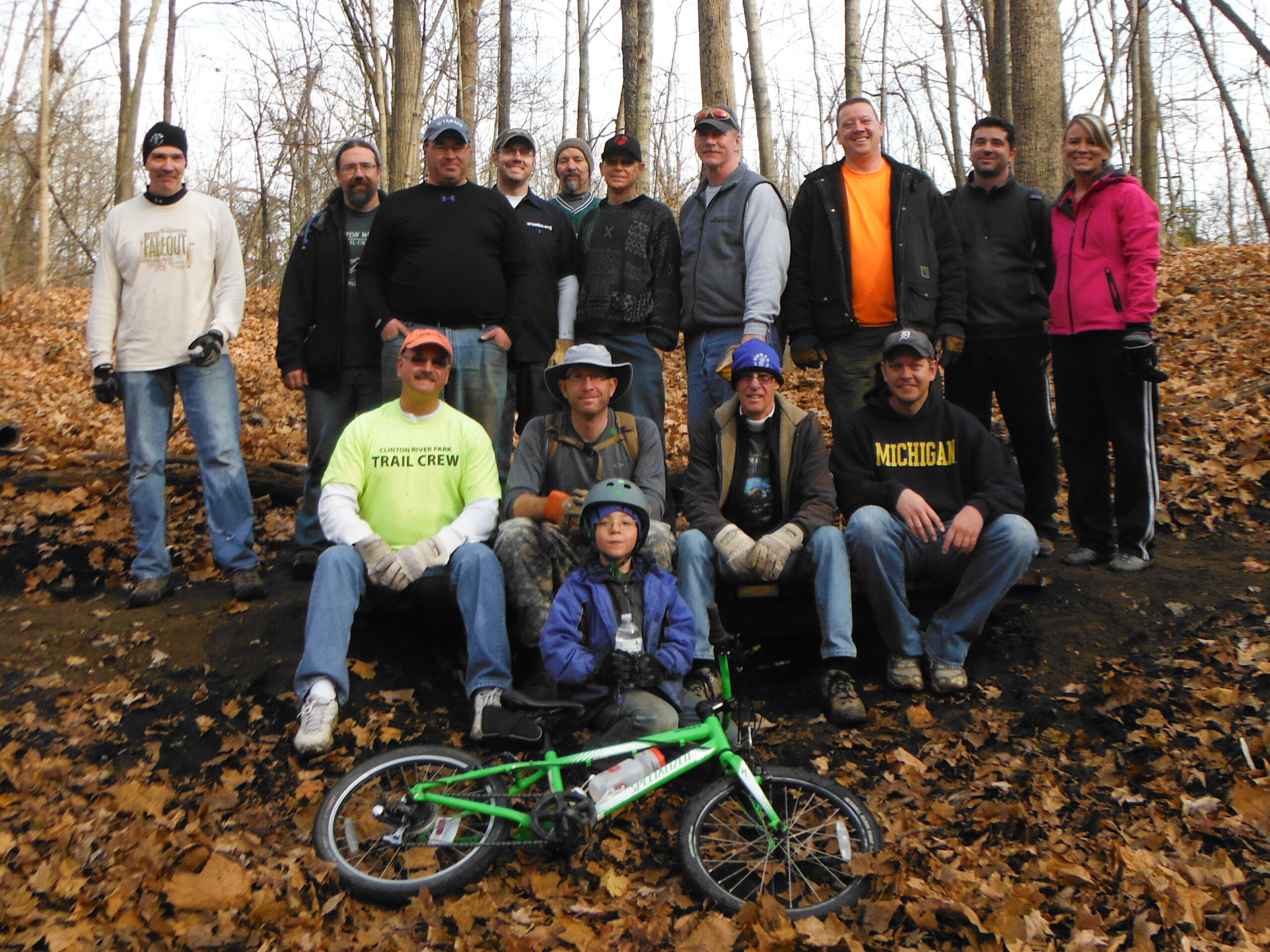 Group photo from the Autumn 2013 trail day at River Bends.