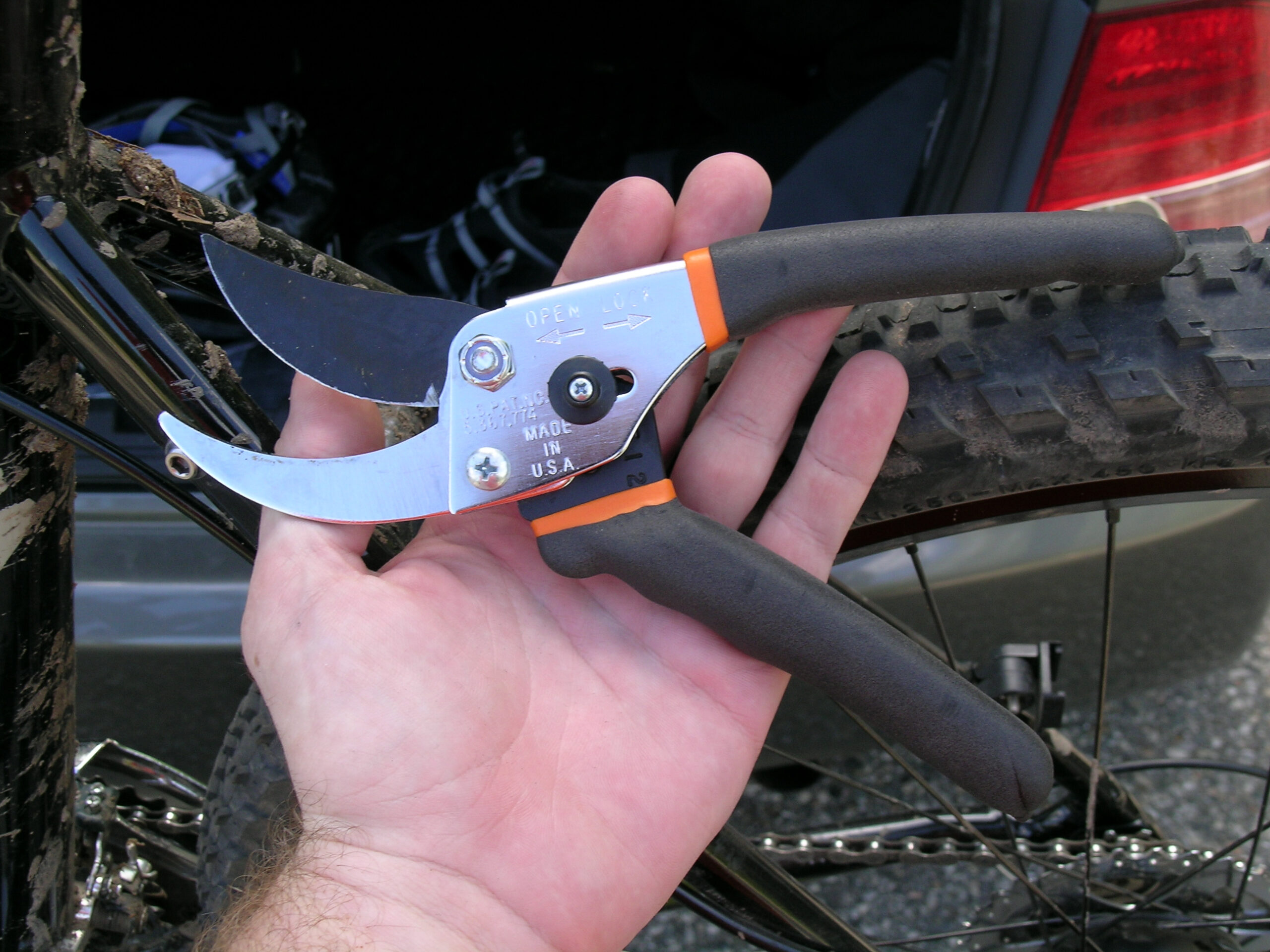 The cheap Fiskars pruning shears which I used to trim back a bunch of growth on the single track at Stony Creek.