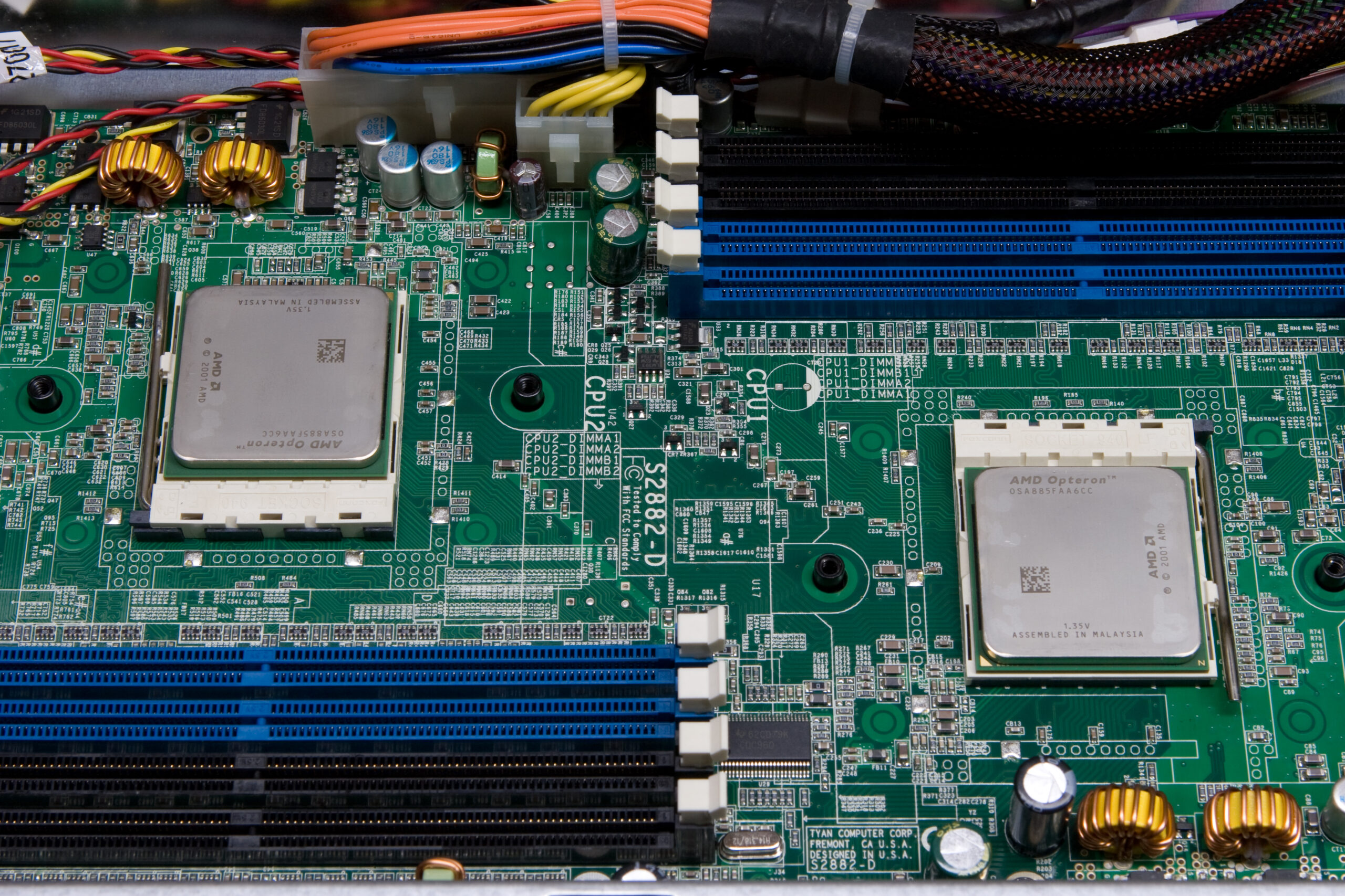The two Opterons 885 CPUs, seated nicely in the sockets.