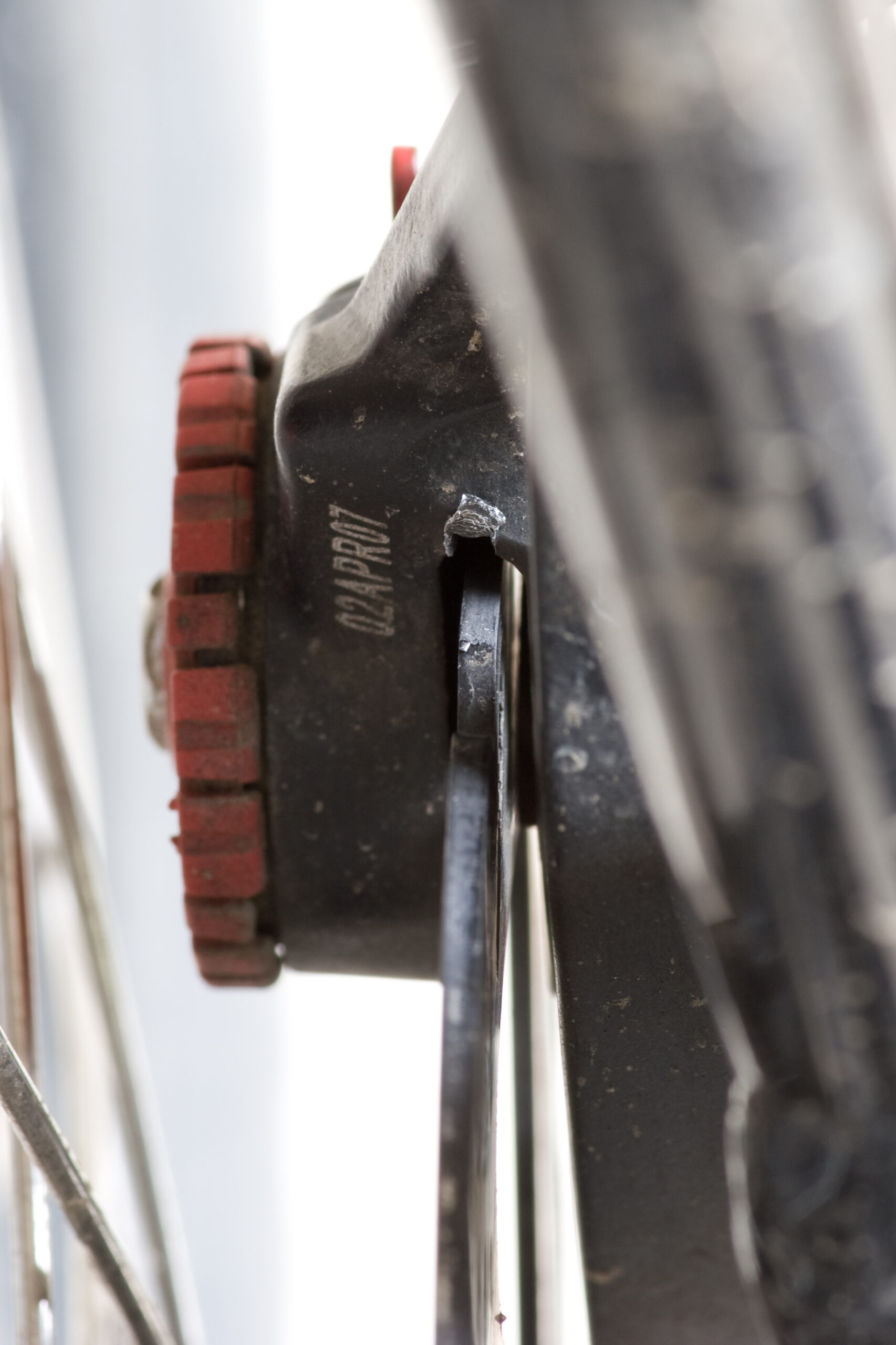 Damage to the rear Avid BB5 disc brake caliper after the top mounting screw of the caliper bracket came out while starting to descend The Rollercoaster at Stony Creek on 16-May-2008. This damage does not affect use of the brake at all.