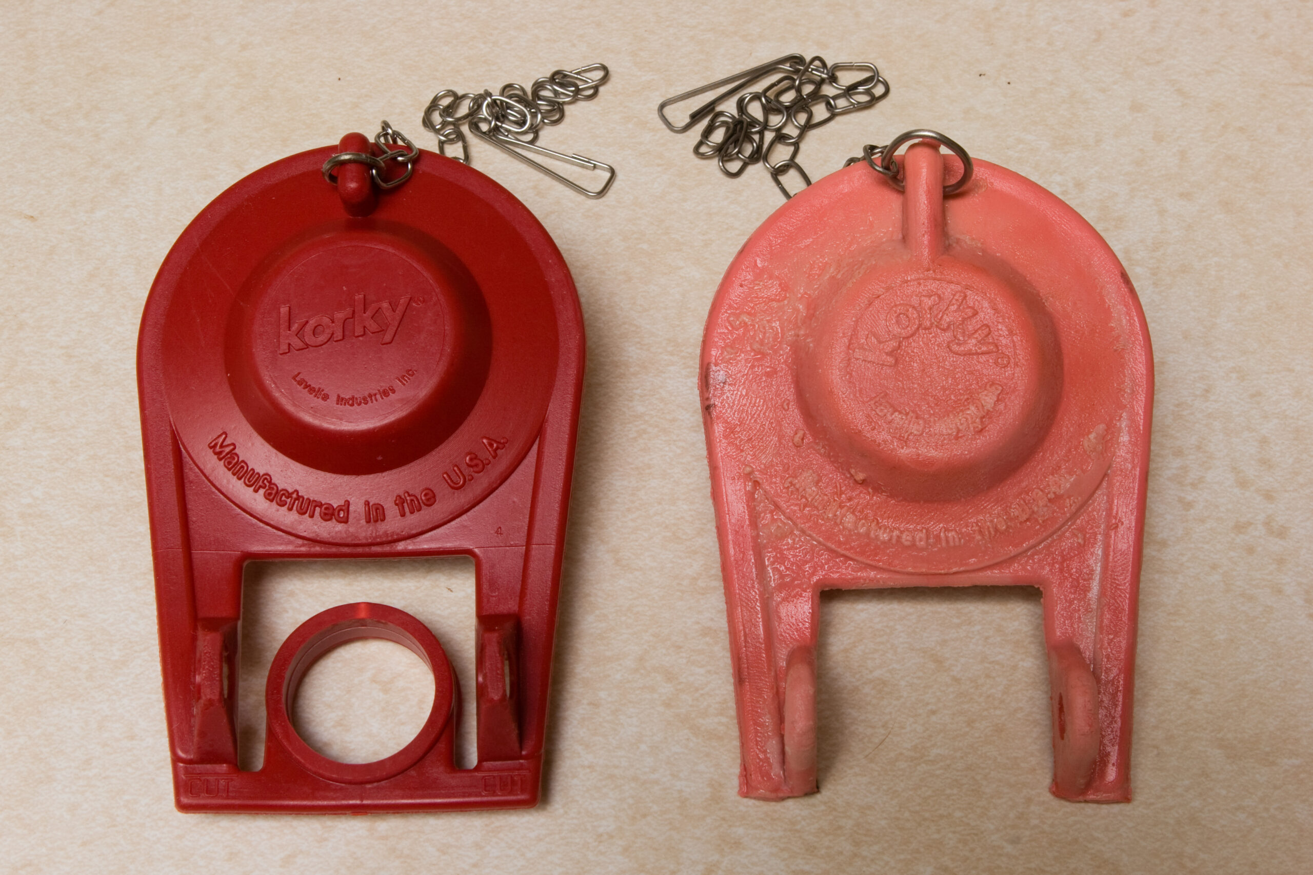 Comparing the new (15-Jul-2008) and old (late 2001) Korky® Plus Premium Universal Flappers (P/N 2001BP) which I use. The old one was starting to leak slowly.