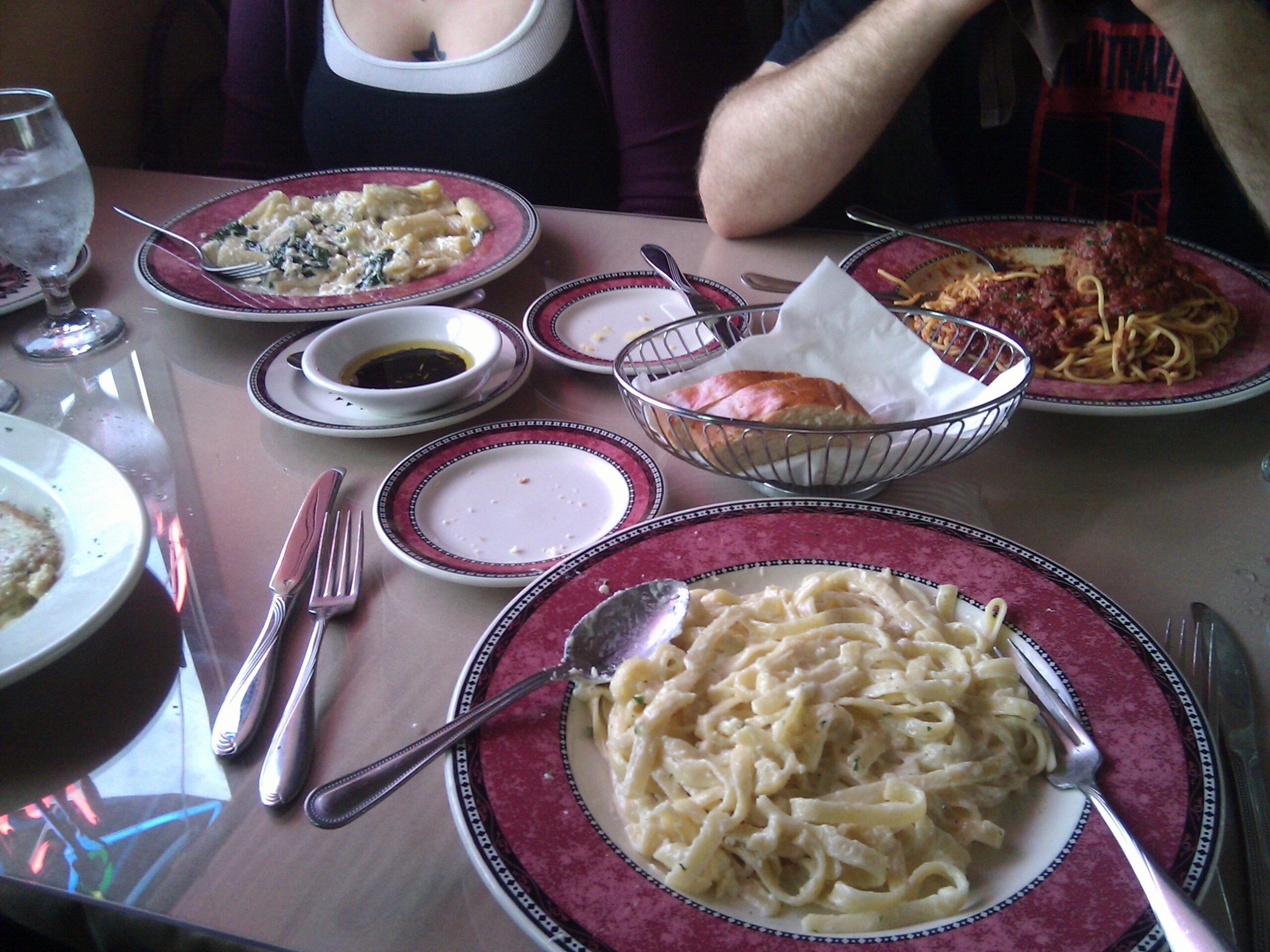 Fettuccine Alfredo, Spaghetti w/ Meatballs, and Spinach & Ricotta Rigatoni from Aurelio's Italian Grill at 19 Mile and Hayes after we ate. A very good place, and huge quantities.