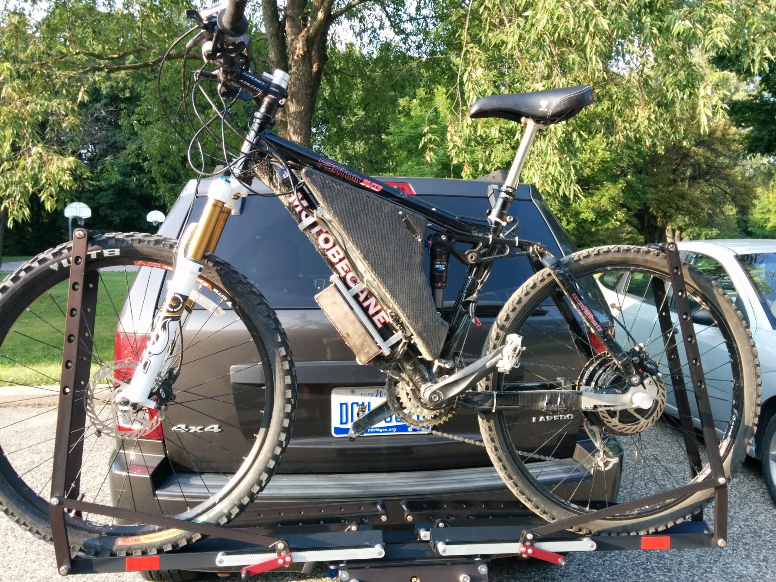 Home-built electric motor bike, at Stony Creek Metropark, by someone whom I have regularly seen illegally riding it on mountain bike trails.