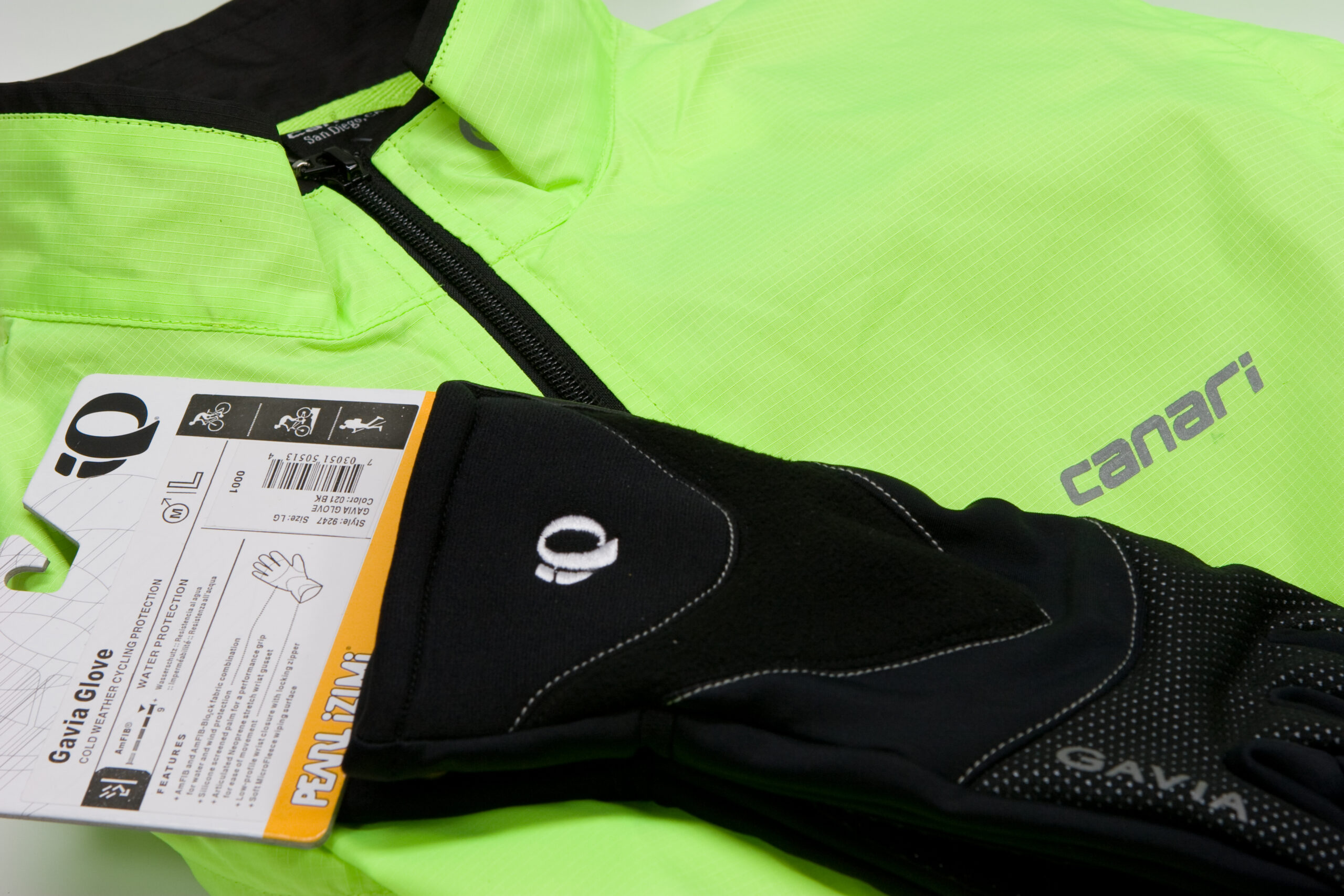 Pearl Izumi Gavia gloves and Canary Razor Convertable Bike Jacket, 2007 model.