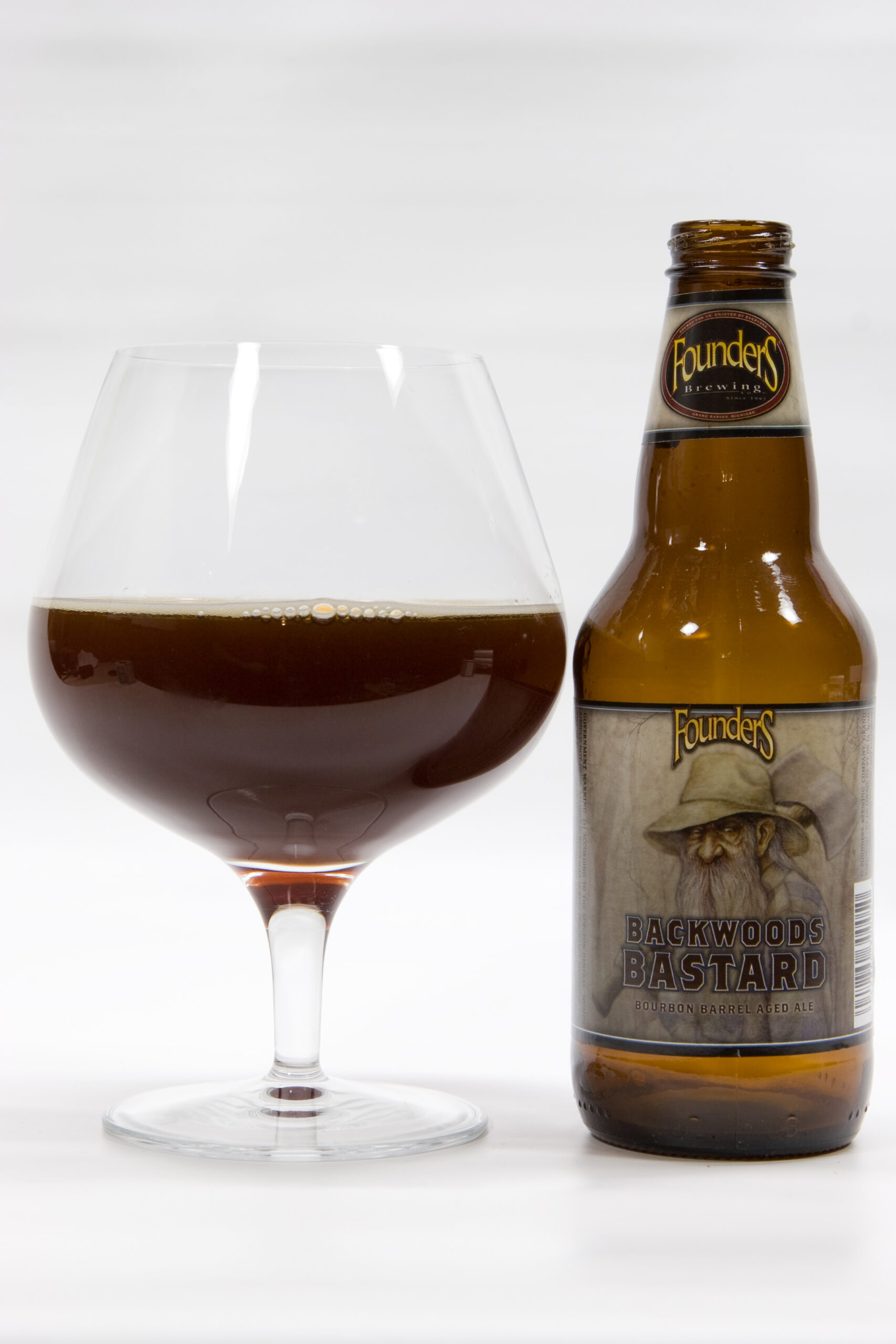 Founder's Backwoods Bastard poured into a glass. It tastes strongly of oak and bourbon.