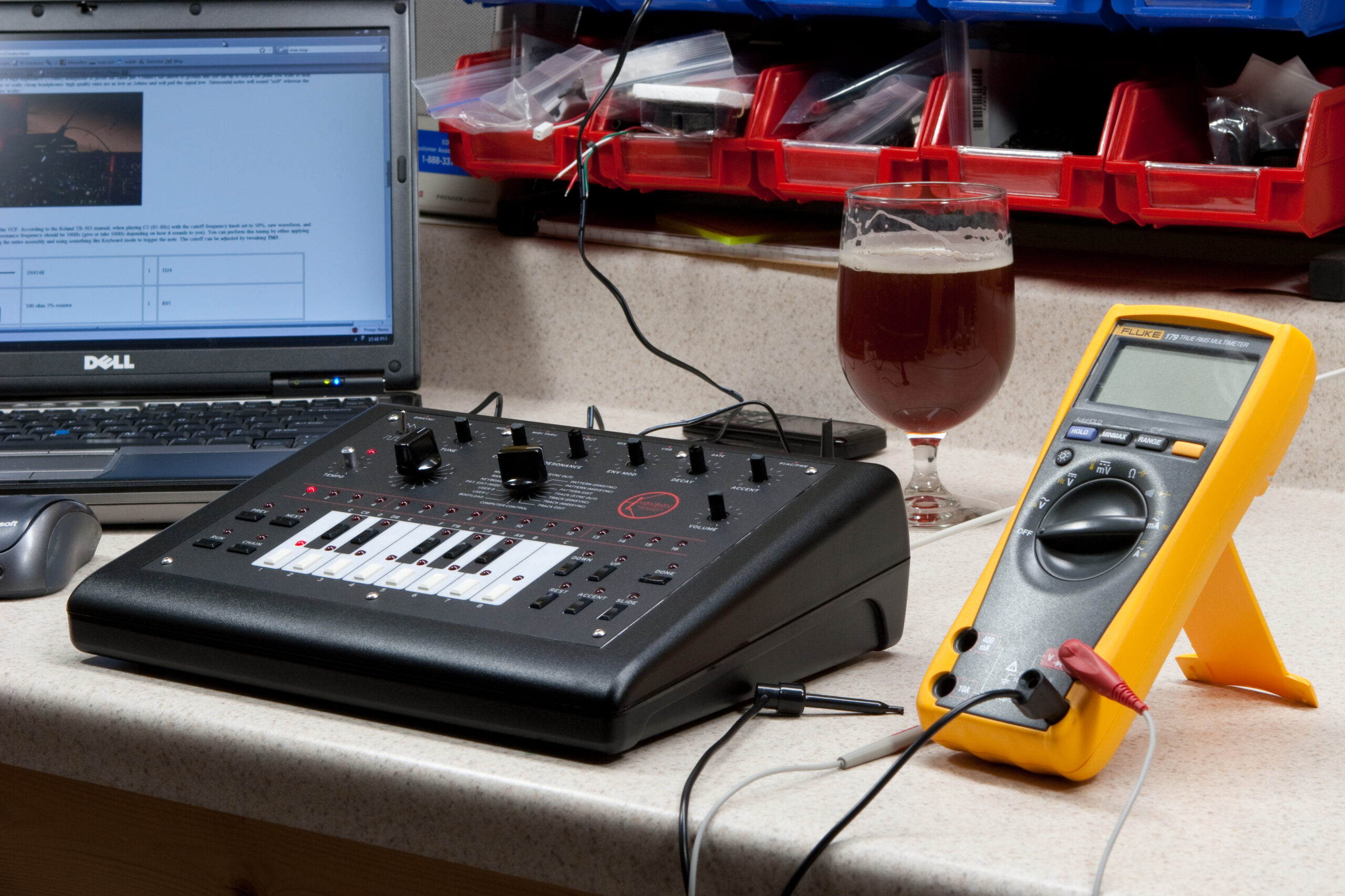 x0xb0x #888 after assembly is complete. While it runs, no sound comes out of the headphone or line out.