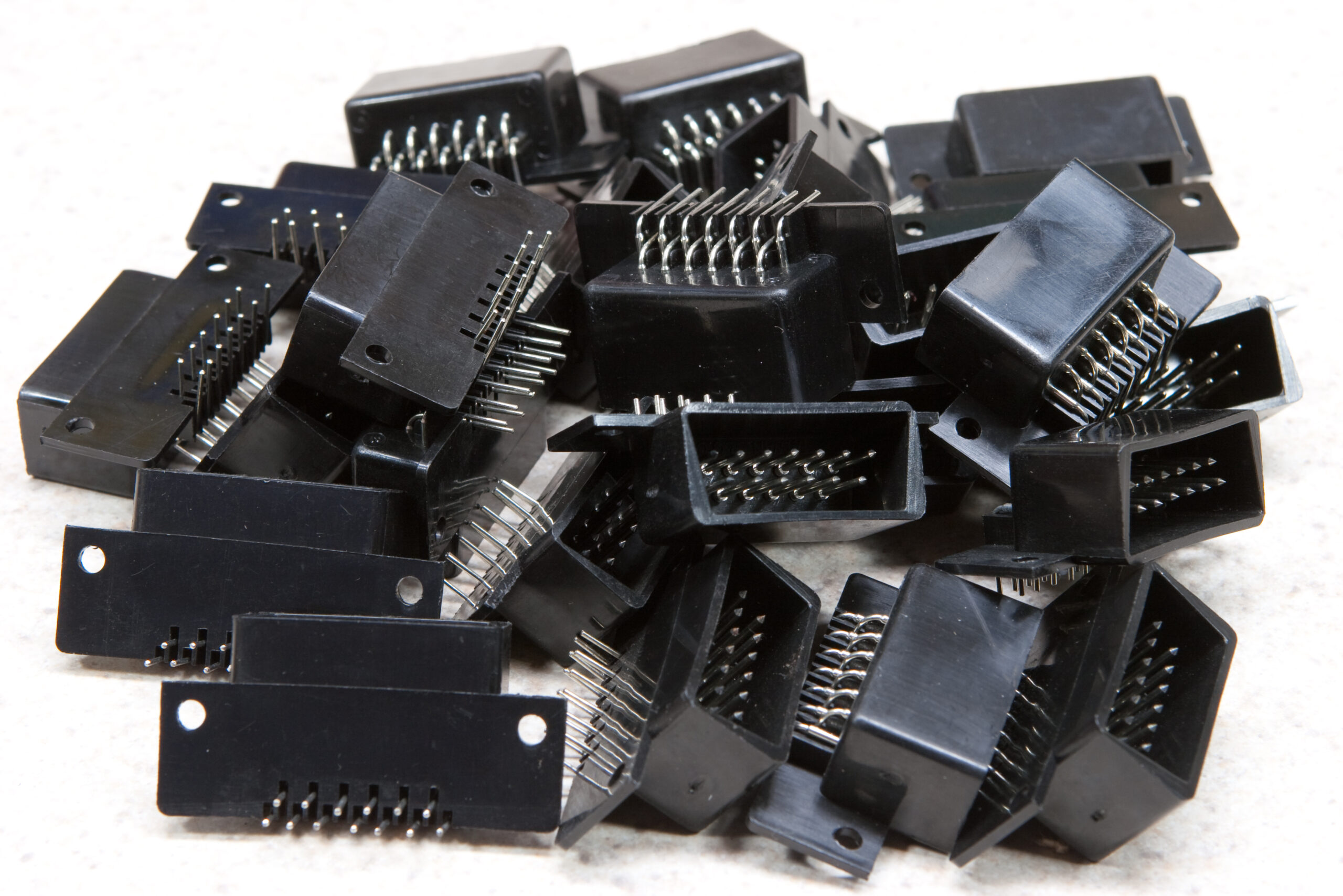 Pile of 25 Atari SIO Connectors.