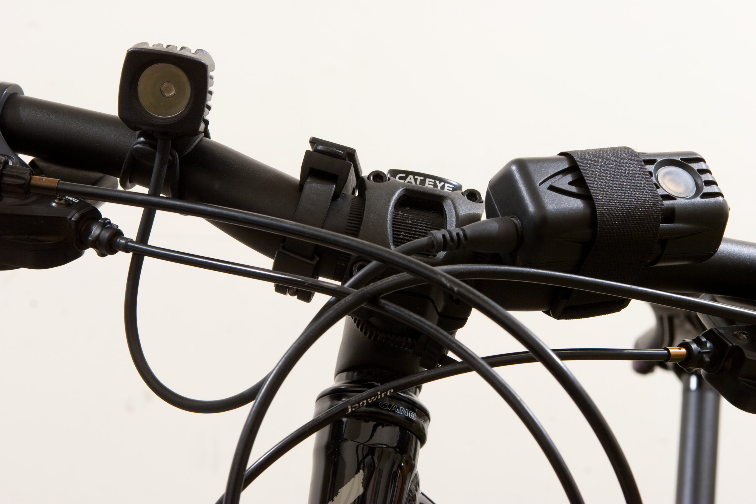 NiteRider MiNewt Mini-USB Plus mounted to the handlebar of my bike while the TriNewt is being repaired.