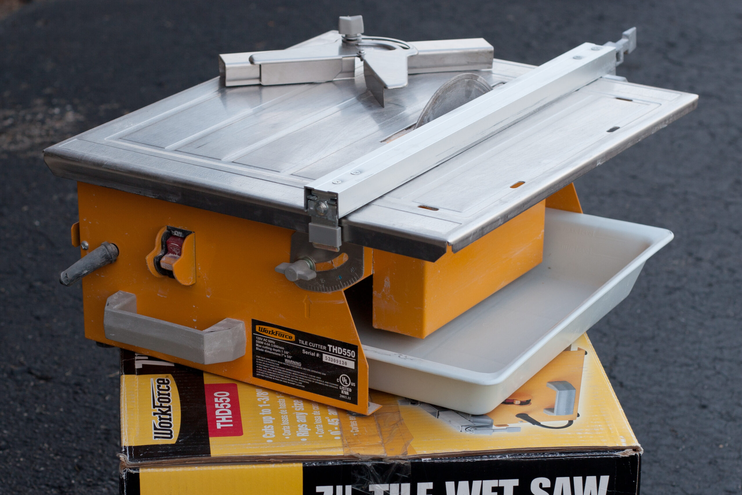 Workforce THD550 wet saw for cutting tile.