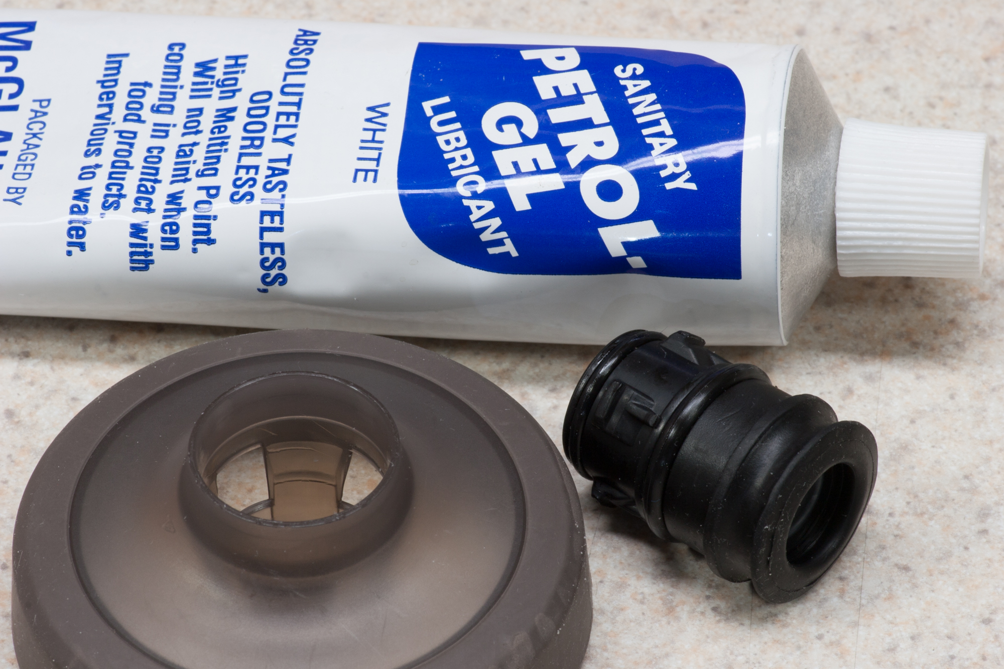Petrol-Gel lubricant works well for lubricating the o-rings on a Specialized WaterGate bottle lid.