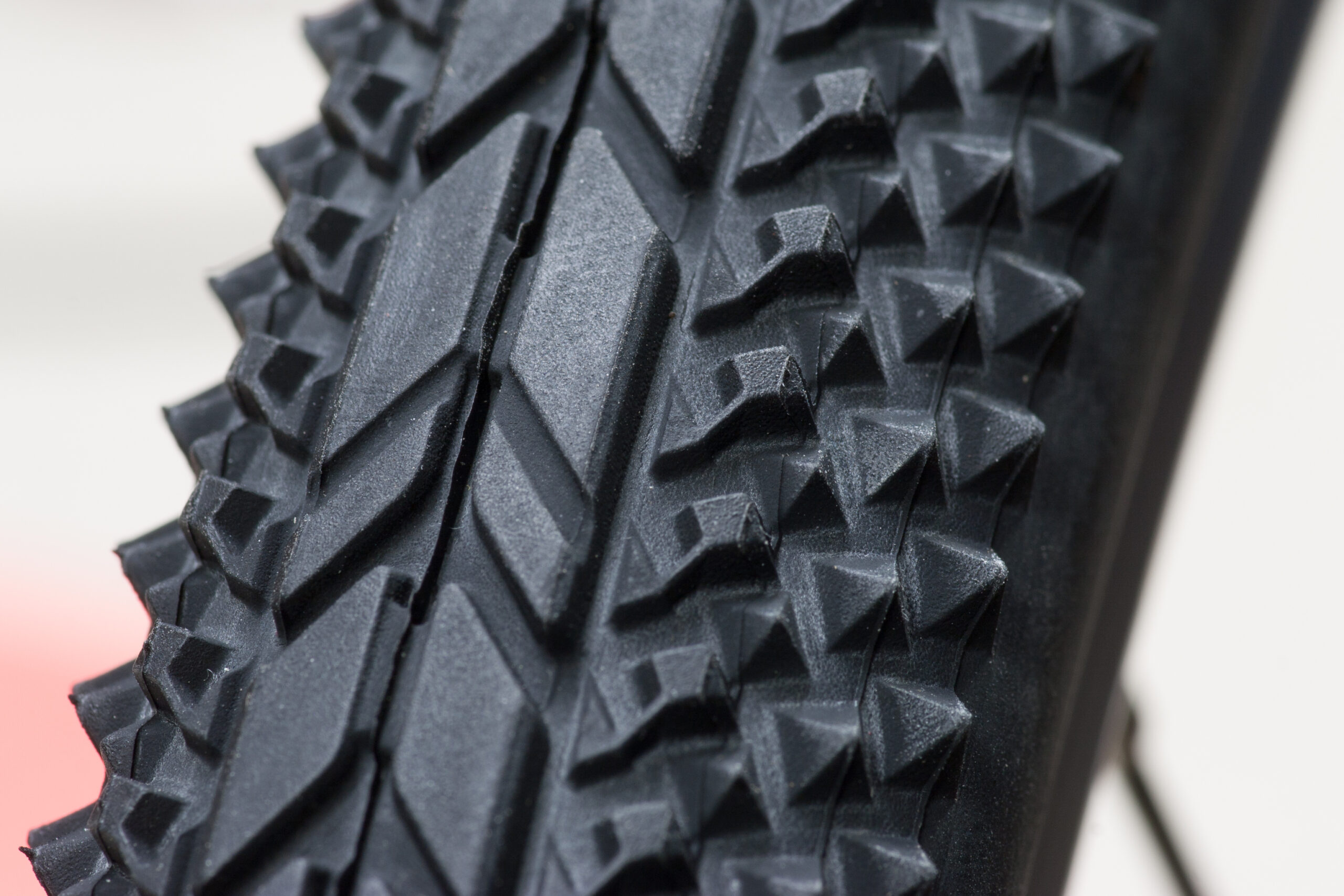 Detail of the Clement X'Plor USH 120 TPI mounted on a 622-14 Ritchey Silhouette Comp rim. The casing measures measures 32mm at 80 PSI.