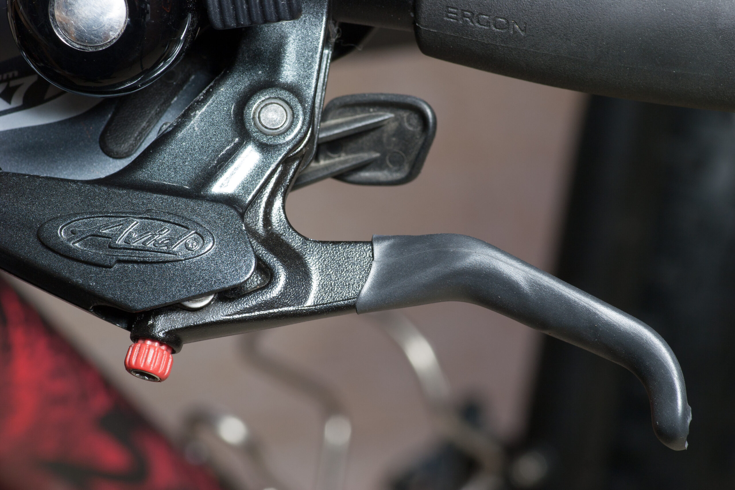 Heatshrink tubing applied to Avid Speed Dial 7 levers to provide some insulation from the cold.