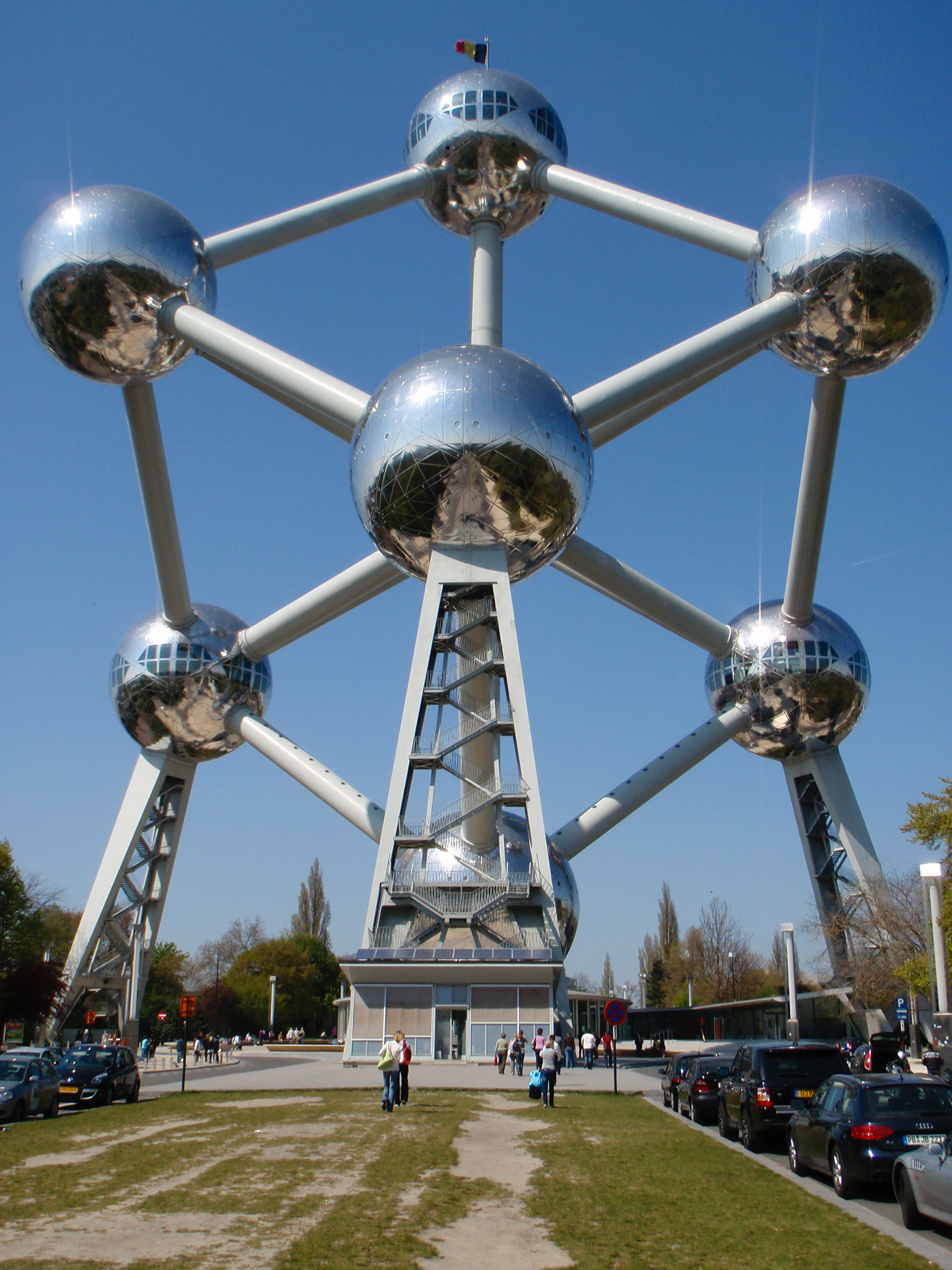 Atomium itself.