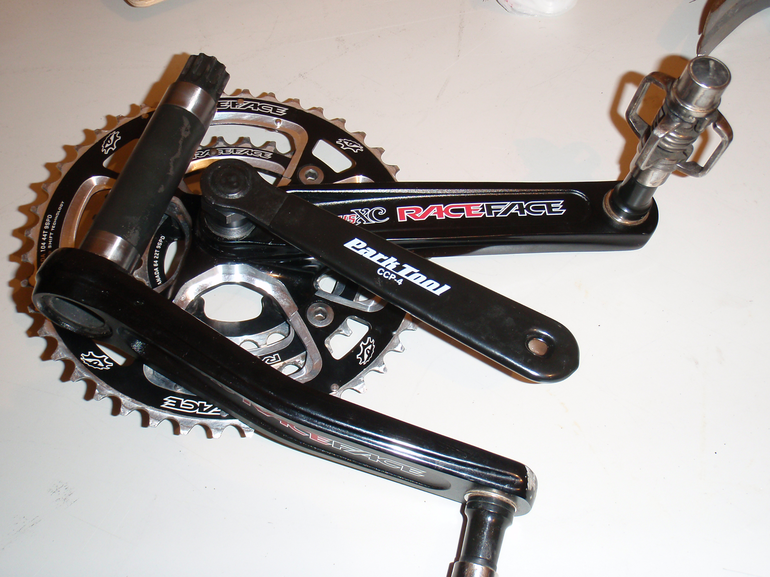 Race Face Deus XC Crankset pulled with a Park Tool CCP-4 after the extractor cap came apart.