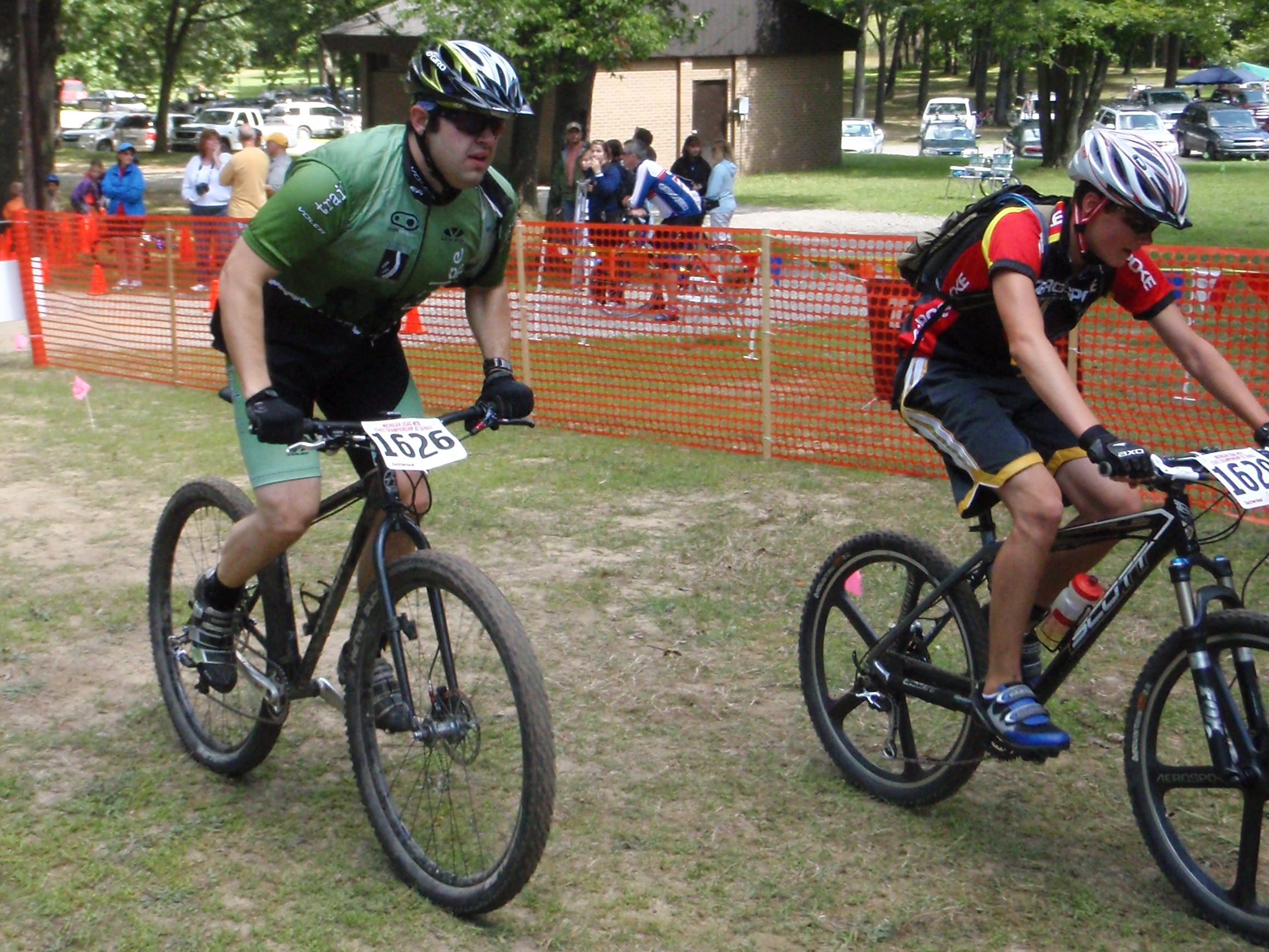 Bill passing a guy riding Aerospokes while going into his second lap of the 2009 Stony XC Race.